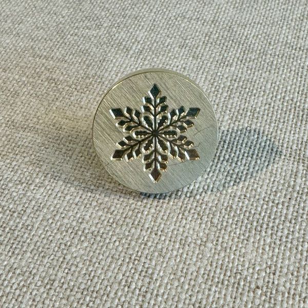 LAKKSTEMPEL, SNØKRYSTALL
