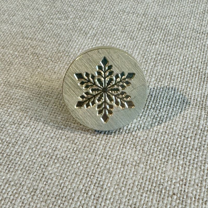 LAKKSTEMPEL, SNØKRYSTALL